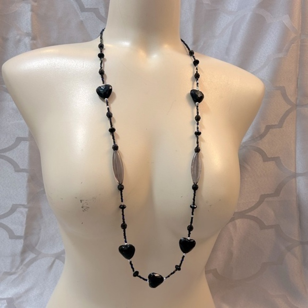 🛍️ 2/$12 
Long black stone hearts and beads necklace. Excellent condition.